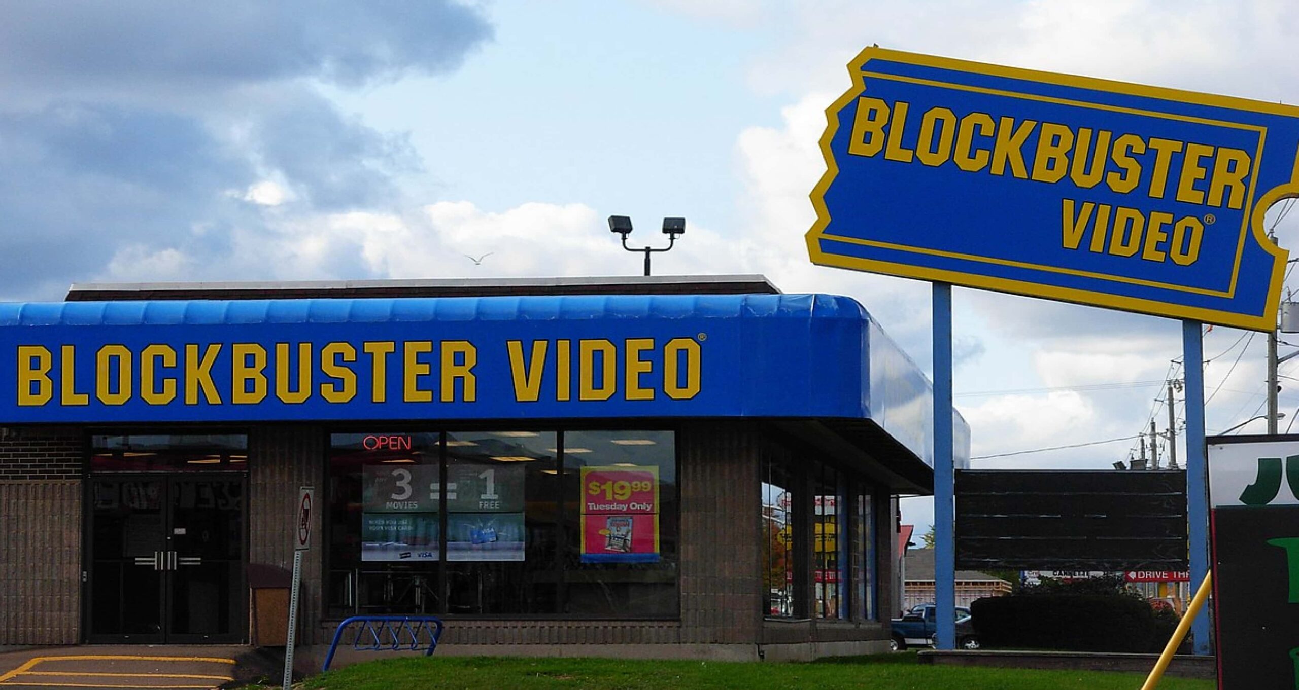 Blockbuster: взлет и падение крупнейшего сервиса видеопроката Америки
